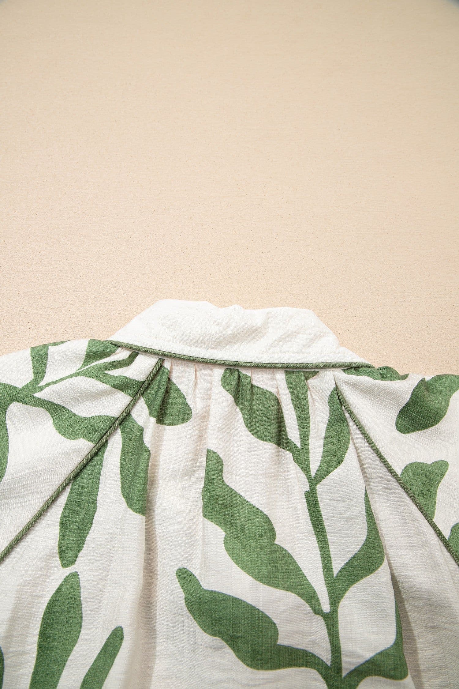 image-Green Leaf Print Short Balloon Sleeve Shirt
