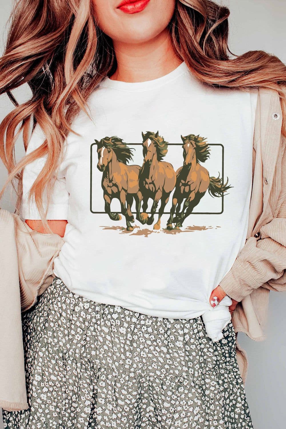 image-White Texas Horse Graphic T-Shirt Cuffed