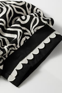 image-Black Geometric Print Contrast Scallop Color Block Patchwork Short Sleeve Blouse