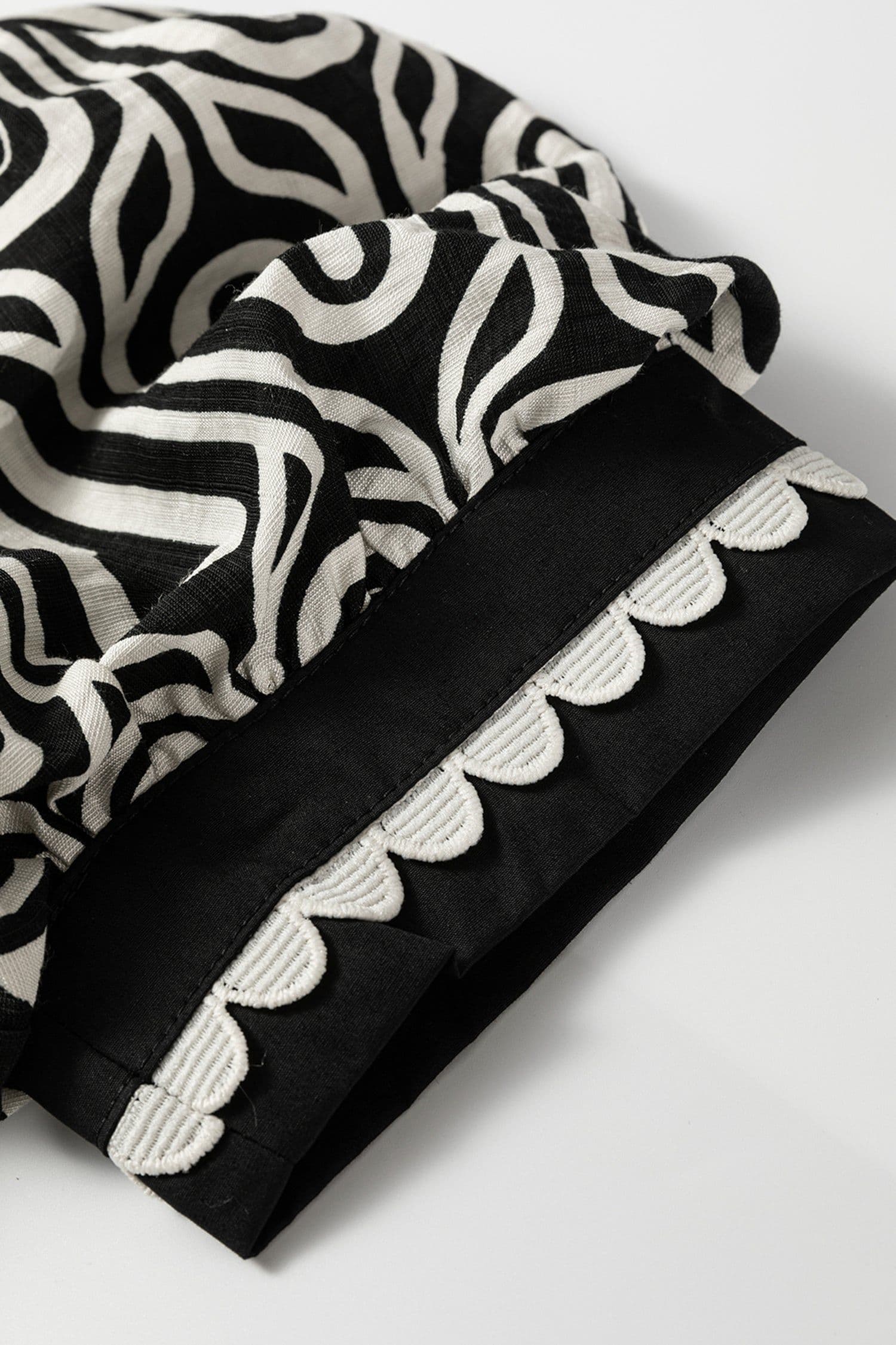 image-Black Geometric Print Contrast Scallop Color Block Patchwork Short Sleeve Blouse