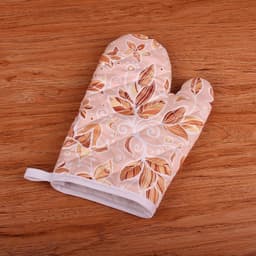 image-Kitchen Anti Ironing Gloves Heat Insulation Thickened Microwave Oven Baking Cute Barbecue High Temperature Resistant And Heat Resistant Oven Household Gloves