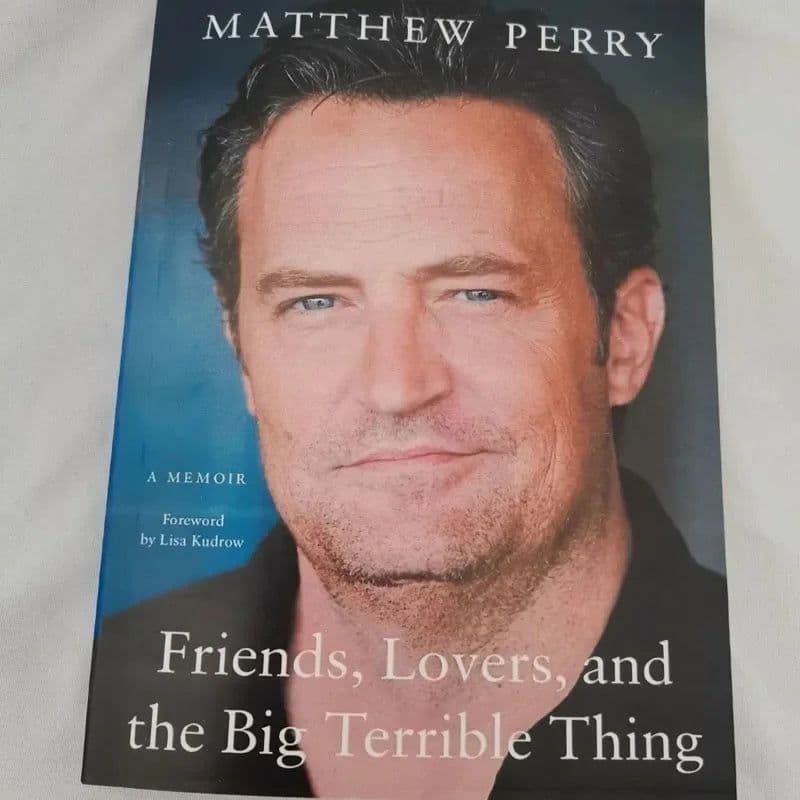 image-Friends, Lovers, And The Big Terrible Thing A Memoir by Matthew Perry Paperback Book in English Libros
