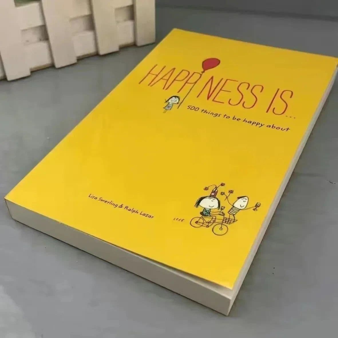 image-Happiness Is...500 Things to Be Happy About Paperback Happy Positivity Books for Kids Libros