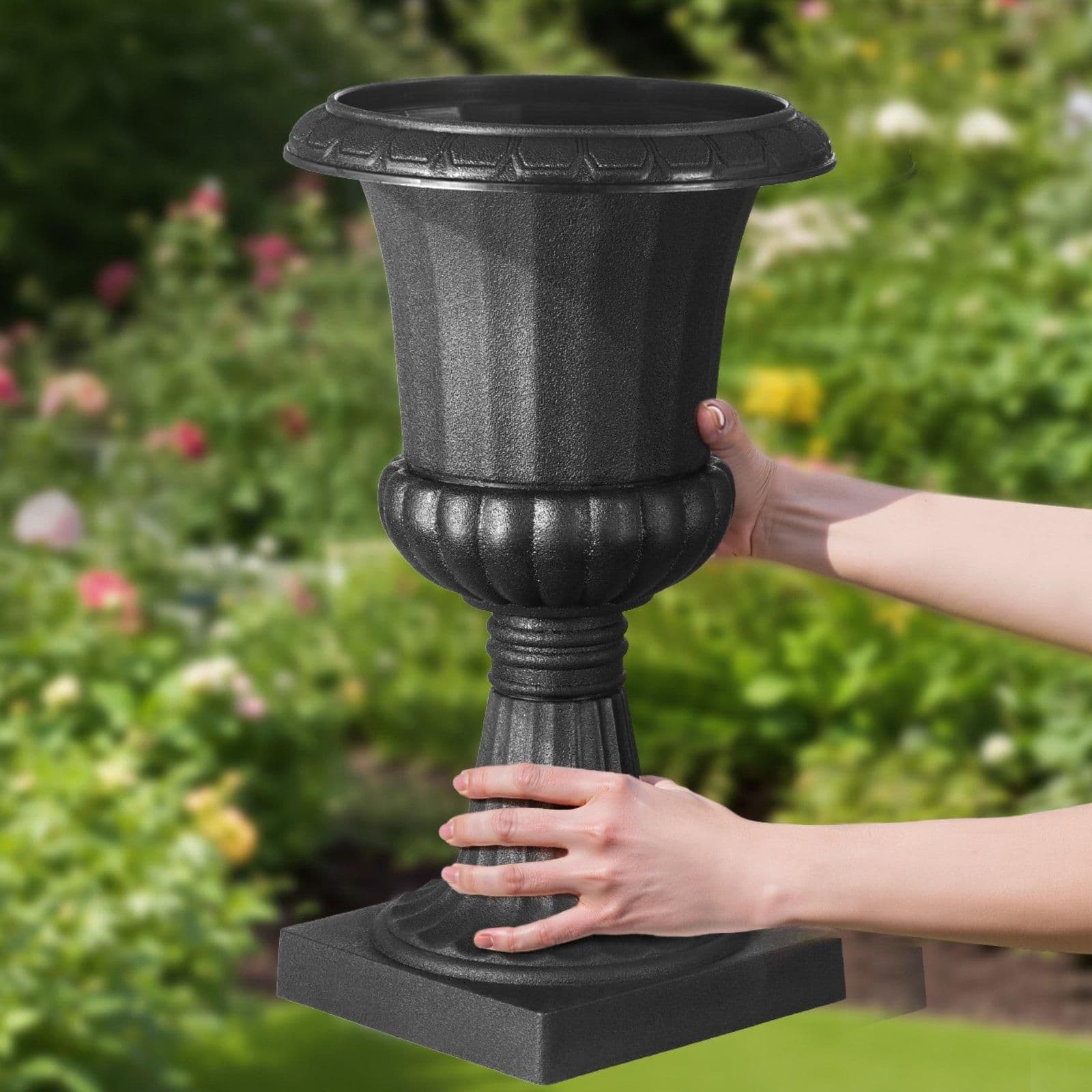 image-VEVOR Jardinière Urne Plastique, 25 x 42 cm, Pot de Fleurs Classique, Lot de 2, pour Intérieur, Extérieur, Mariage, Fêtes, Événements, Scène, Entrées, Couloirs, Jardin, Balcon, Terrasse, Porche, Noir