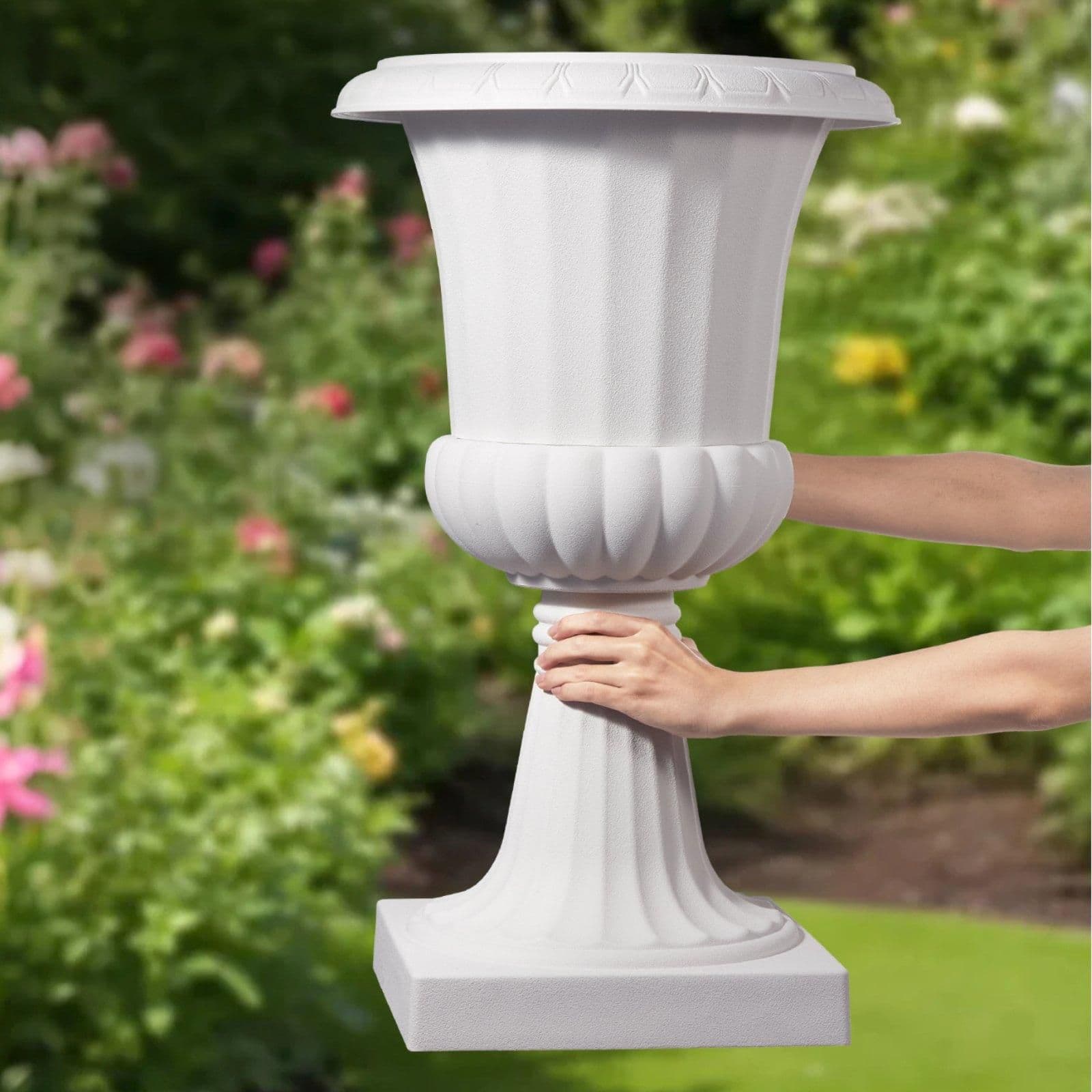 image-VEVOR Jardinière Urne Plastique, 40 x 67 cm, Pot de Fleurs Classique, Lot de 2, pour Intérieur, Extérieur, Mariage, Fêtes, Événements, Scène, Entrées, Couloirs, Jardin, Balcon, Terrasse, Porche, Blanc