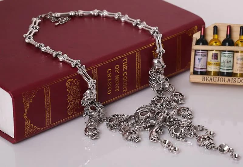 image-Jiaoyu Skull Necklace - Ancient Silver Retro