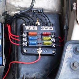 image-6 Way Fuse Holder Car Fuse Box for 6 Fuses Fuse Block 12 V LED Display