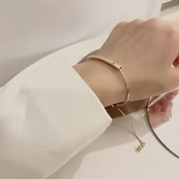 image-Womens Knot Style Bracelet With A Bar