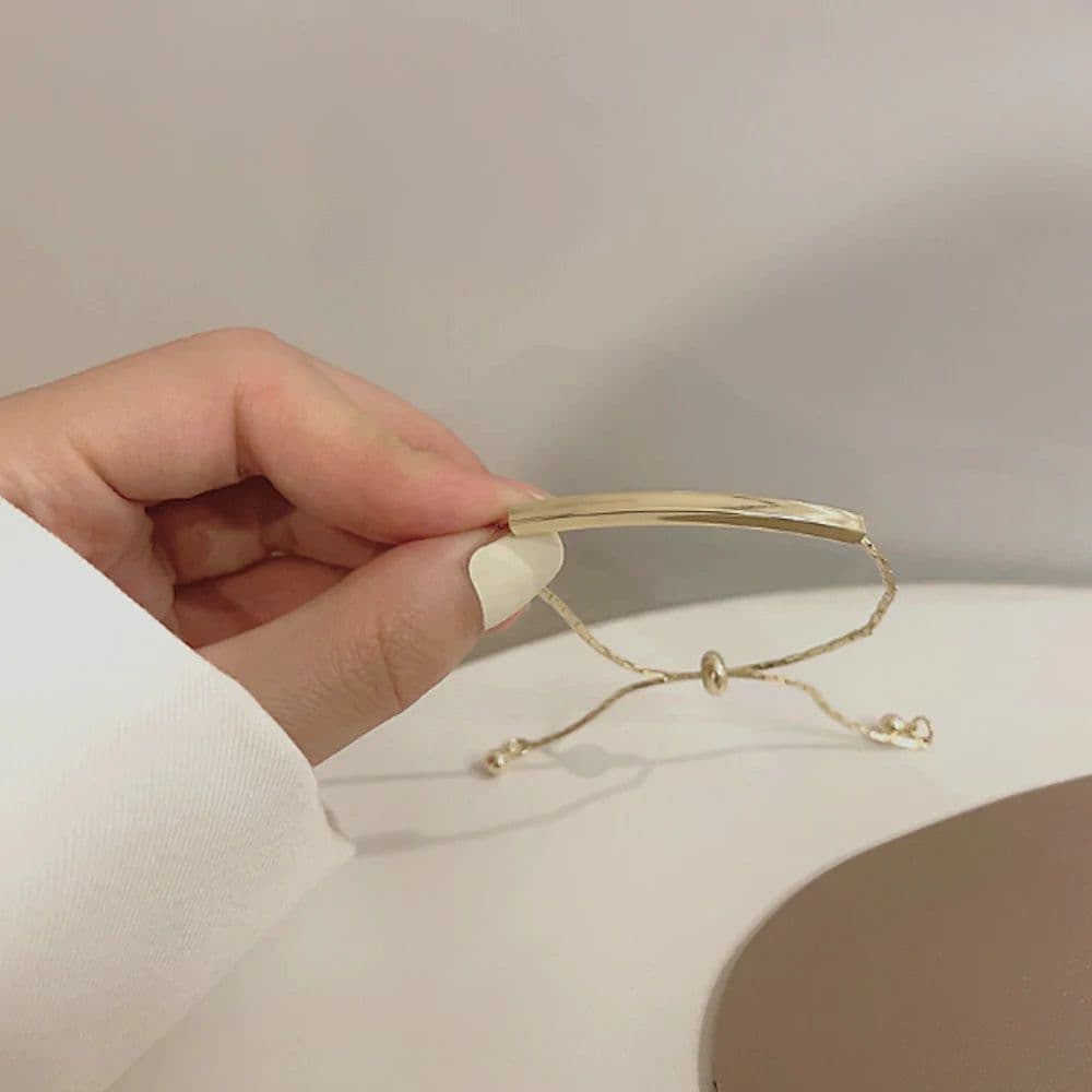 image-Womens Knot Style Bracelet With A Bar