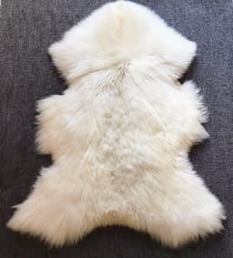 image-Very Big Bright Ivory Lambskin Rug. 120 cm.