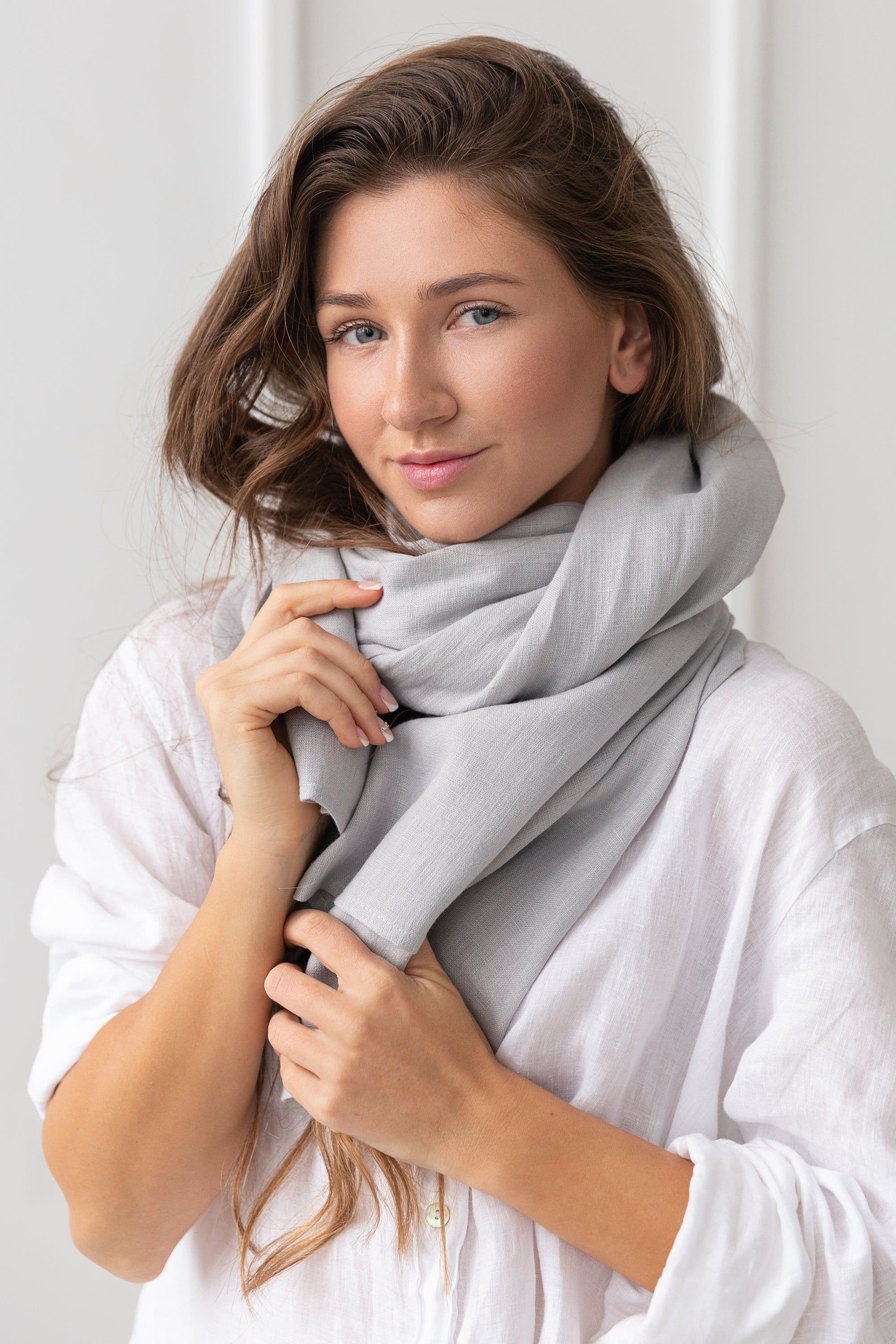 image-Linen scarf in Light Grey