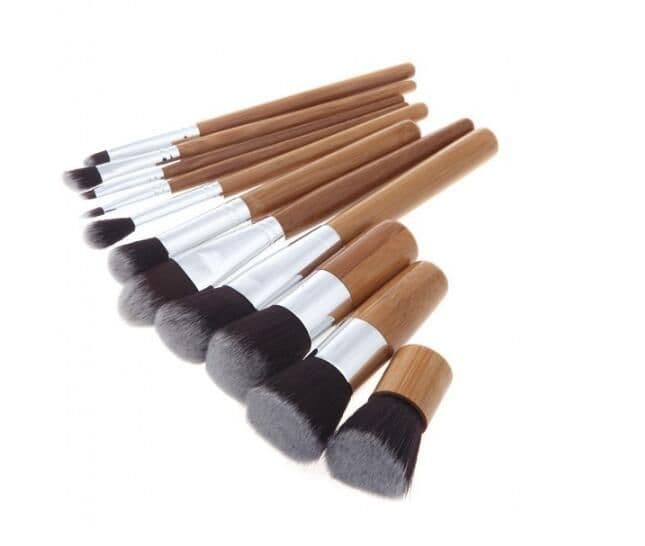 image-Bamboo Handle Makeup Brushes Set with Bag Professional Cosmetics Brush