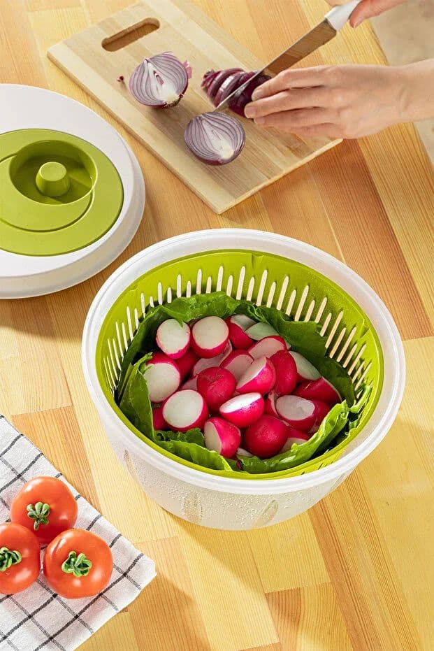 image-Salad Spinner 4.5L Vegetable Dryer with Ergonomic Handle Large Bowl