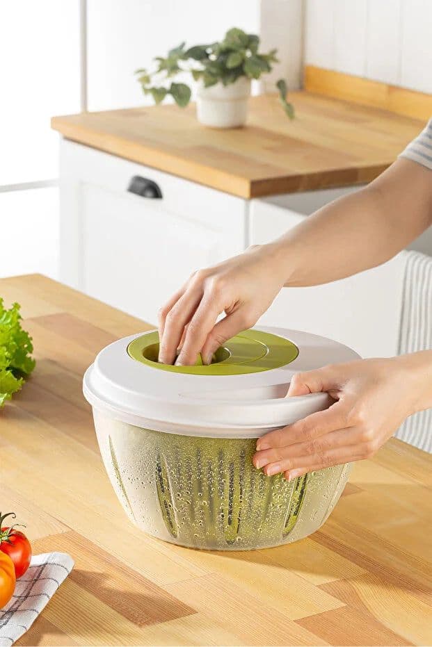 image-Salad Spinner 4.5L Vegetable Dryer with Ergonomic Handle Large Bowl
