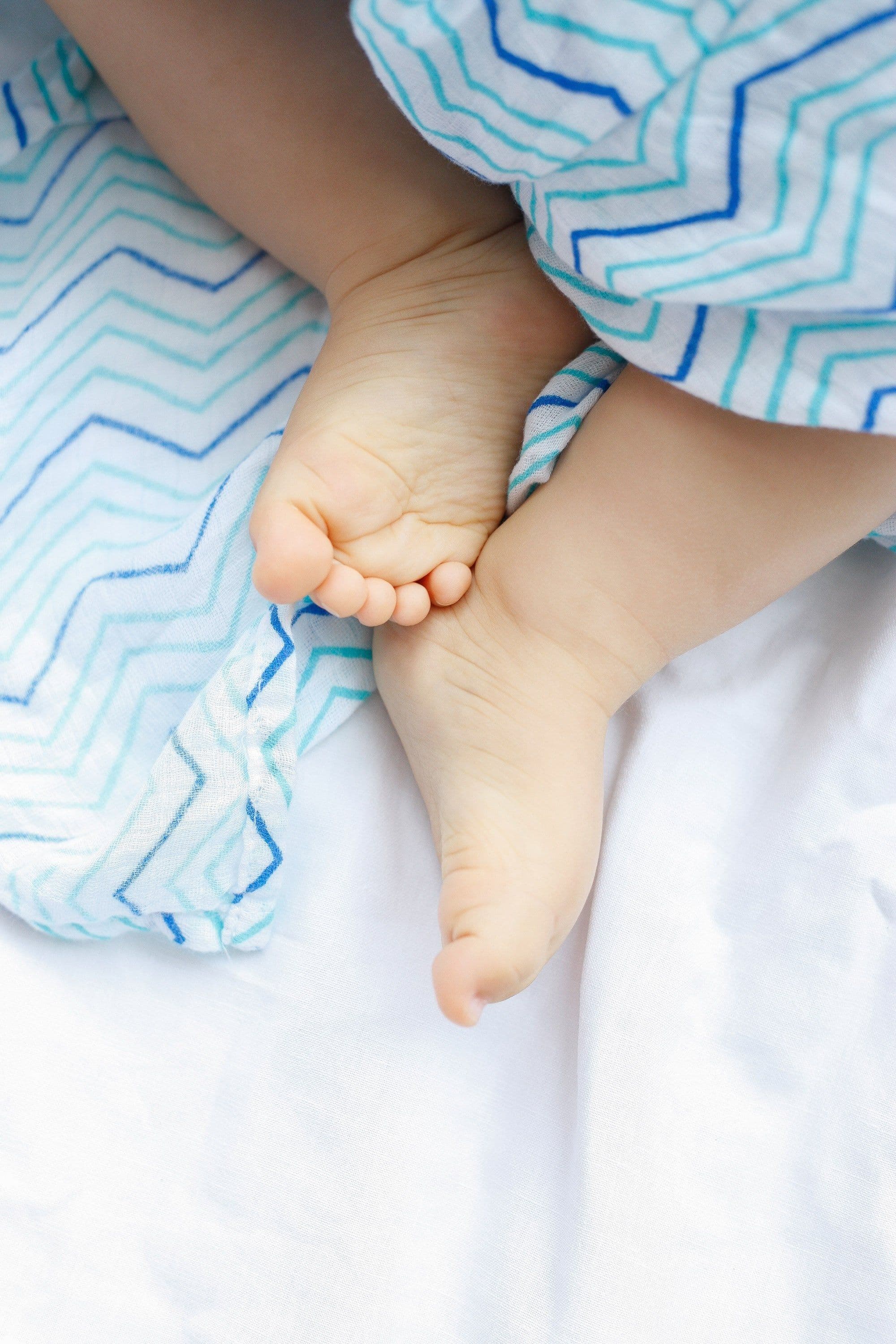 image-ORGANIC SWADDLE SET - SHADES OF BLUE (Chevron + Dotty)