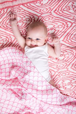 image-ORGANIC SWADDLE - PINK RAINBOW