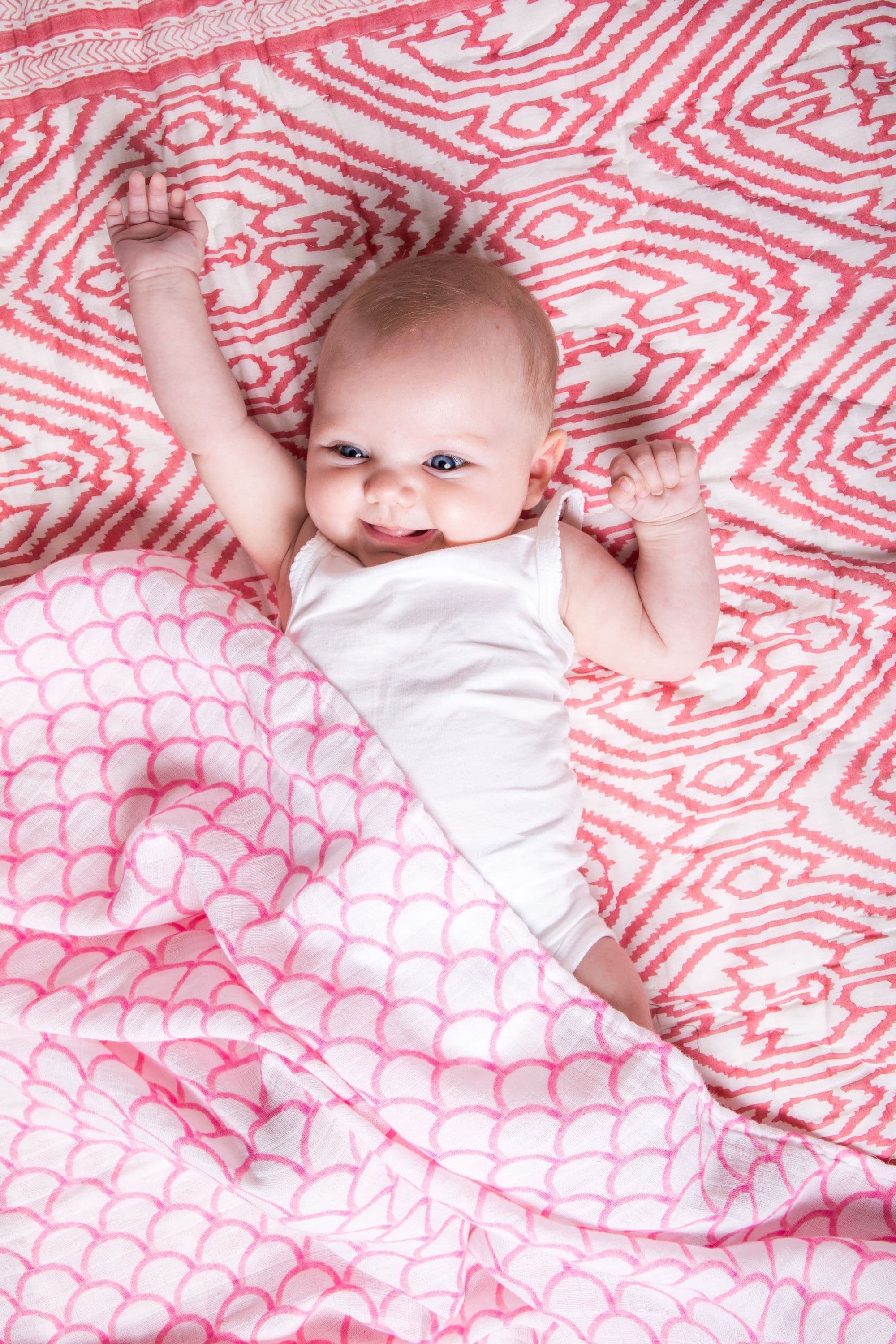 image-ORGANIC SWADDLE - PINK RAINBOW