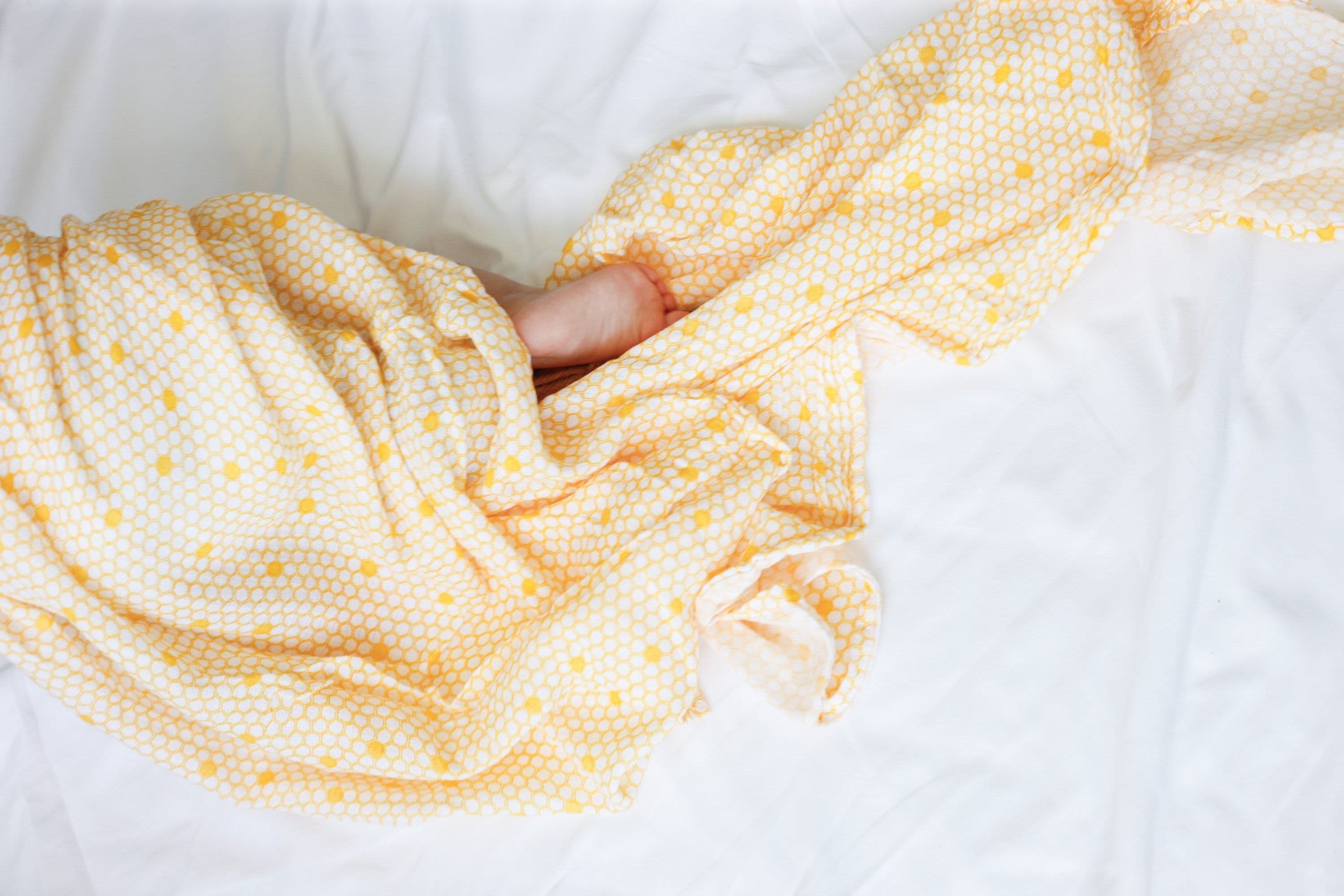 image-ORGANIC SWADDLE - HIVE