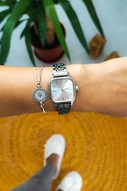 image-Retro Minimal Square Dial Women’s Wrist Watch