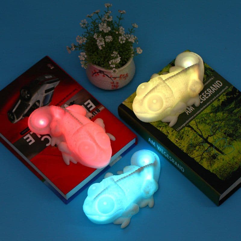 image-Color Copying Chameleon Lamp