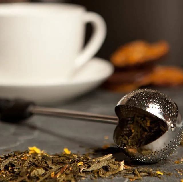 image-Twisting Tea Ball Infuser