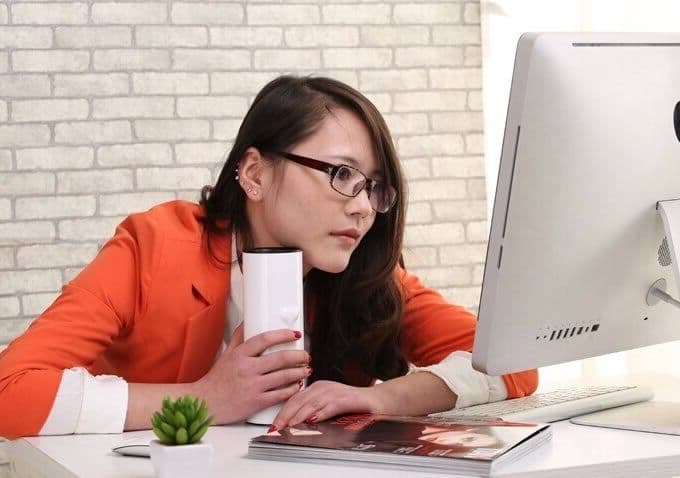 image-Temperature Indicating Touch Sensing Mug