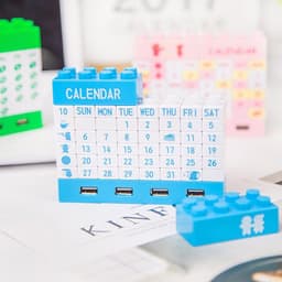 image-4-Port USB Hub Blocks Calendar