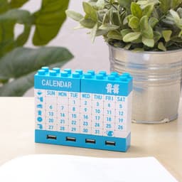 image-4-Port USB Hub Blocks Calendar