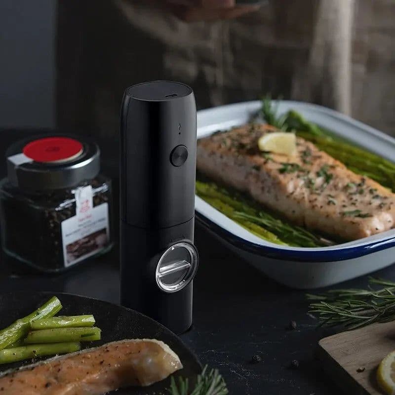 image-Rechargeable USB Electric Automatic Salt and Pepper Grinder Set