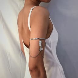 image-European and American cross-border jewelry, simple and versatile street shooting U-shaped bracelet, leaf tassel chain geometric adjustable arm bracelet