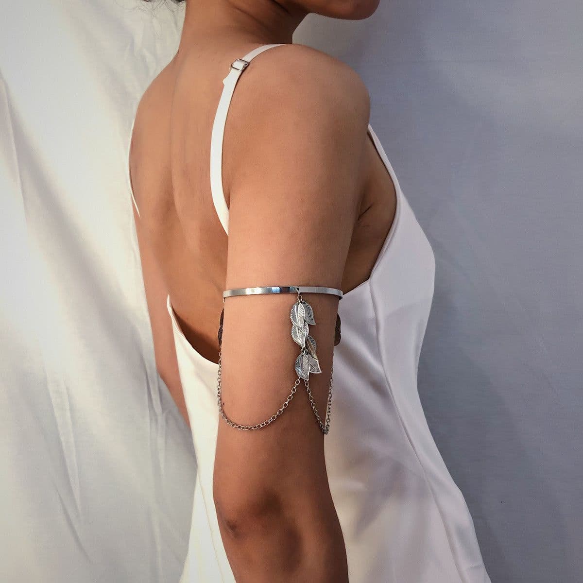 image-European and American cross-border jewelry, simple and versatile street shooting U-shaped bracelet, leaf tassel chain geometric adjustable arm bracelet