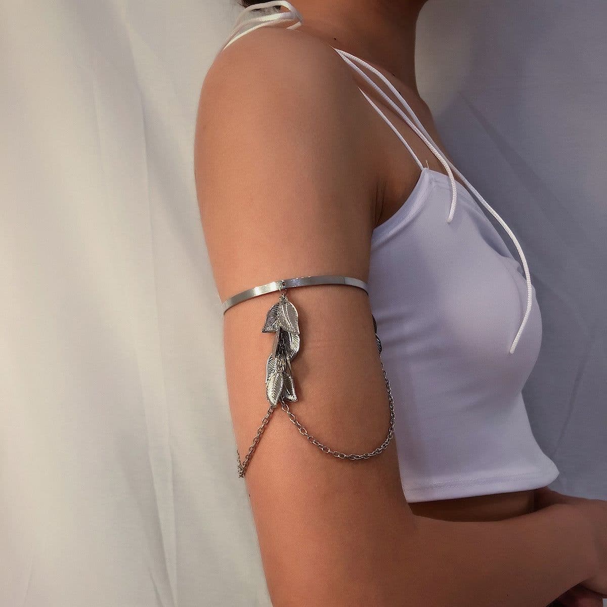 image-European and American cross-border jewelry, simple and versatile street shooting U-shaped bracelet, leaf tassel chain geometric adjustable arm bracelet