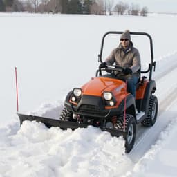 image-VEVOR Lame Chasse Neige Universelle, 109 cm 183 cm, Lame de Déneigement en Acier, avec Rabats en Caoutchouc, Compatible pour la Plupart des VTT et UTV, sur Allées, Chemins de Fermes, Routes Rurales