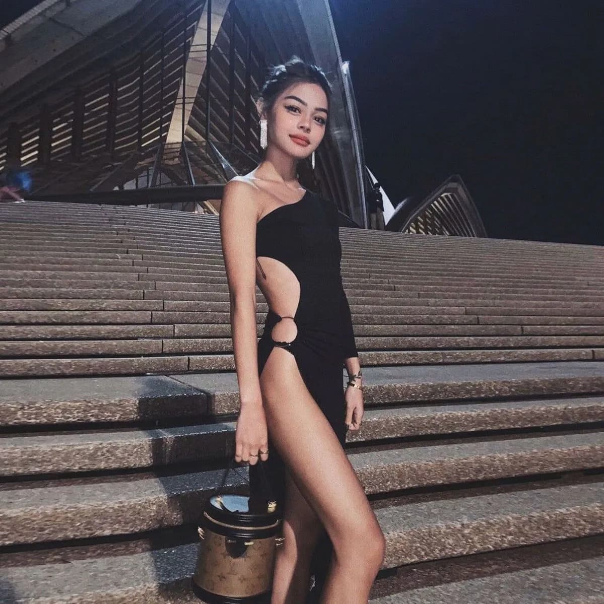 image-2020 Amazon Europe and America cross-border one-shoulder long-sleeved sexy hollow slit dress