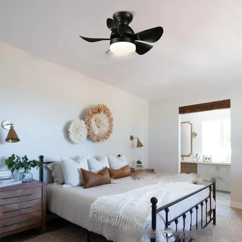 image-The Ceiling Fan Lamp In The Bedroom Has Strong Wind