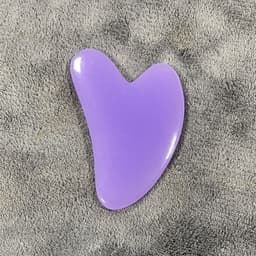 image-Resin Beeswax Heart-shaped Gu Sha Facial Scraping Sheet For Beauty Salon