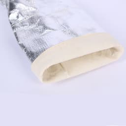 image-High Temperature Proof Aluminum Foil Gloves For Operation In Front Of The Oven At High Temperature