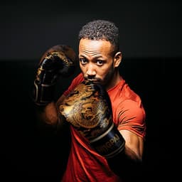 image-Professional Gloves Men's Sanda Fight Training Boxing Gloves
