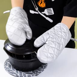 image-Thickened Anti Scalding Microwave Oven Gloves