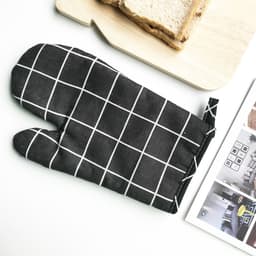 image-Anti-scald Microwave Oven Gloves High Temperature Resistance