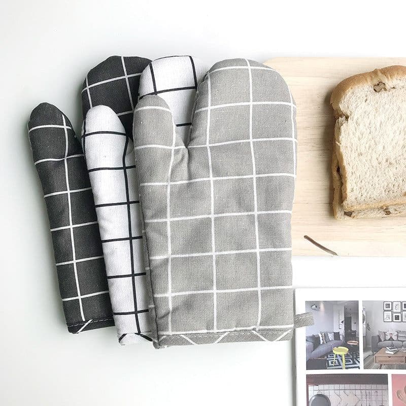 image-Anti-scald Microwave Oven Gloves High Temperature Resistance