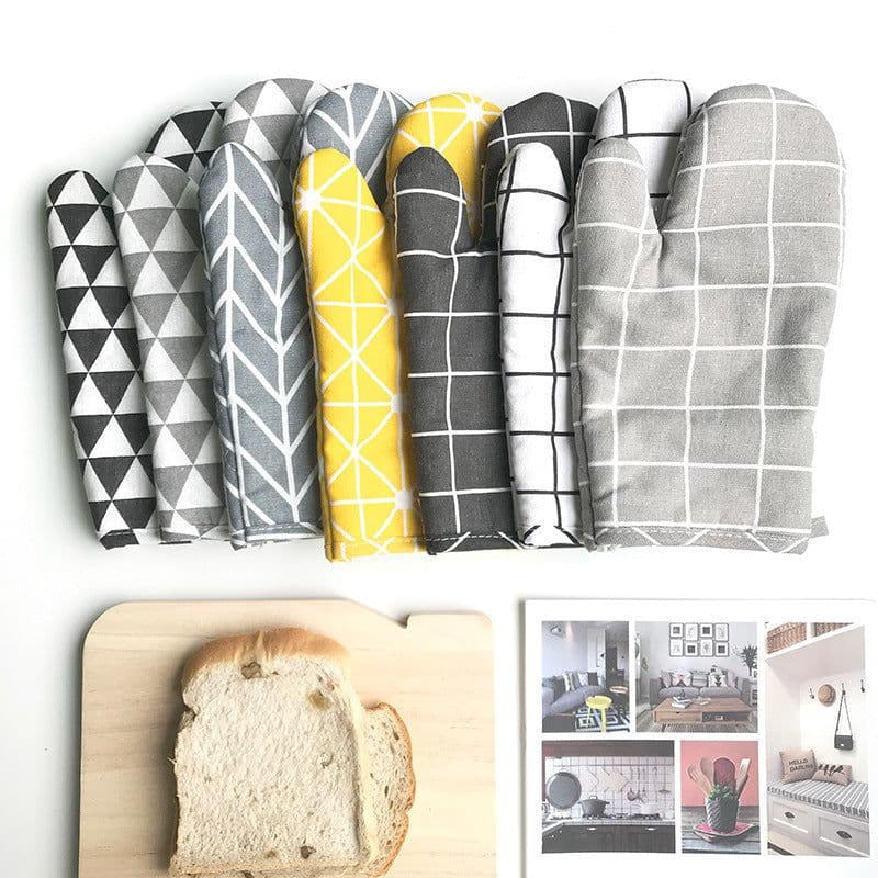 image-Anti-scald Microwave Oven Gloves High Temperature Resistance
