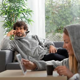image-Oversized Sweatshirt Blanket with Fleece Lining Swug InnovaGoods