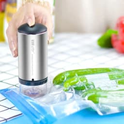 image-Reusable Vacuum Food Storage Bag Food Vacuum Sealer Sous Vide Bags USB Rechargeable Handheld Vacuum Air Pump Kitchen Gadget