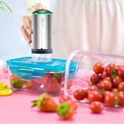 image-Reusable Vacuum Food Storage Bag Food Vacuum Sealer Sous Vide Bags USB Rechargeable Handheld Vacuum Air Pump Kitchen Gadget