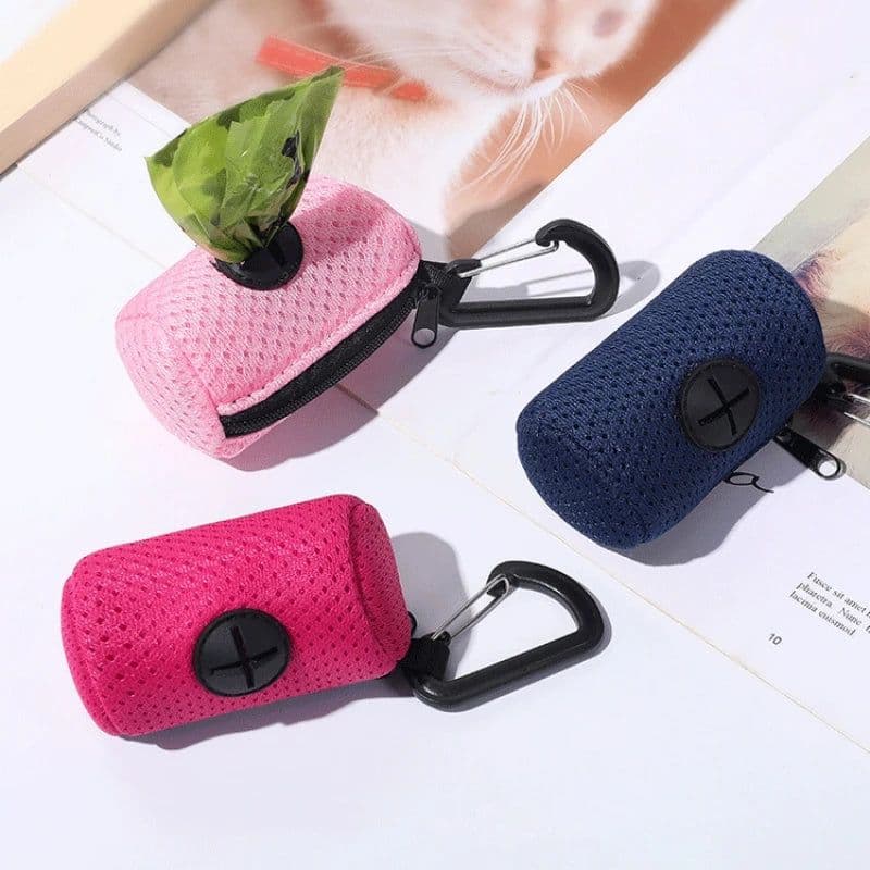 image-Dog Poop Bag Dispenser Hangingable Dog Poop Bag Holder Poo Bags Dispenser for Dogs Walking Garbage Bags Dispensers Pet Supplies