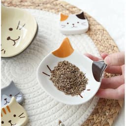 image-Japanese Cute Cat Dish Creative Ceramic Seasoning Dish Porcelain Dipping Saucer Plate Snack Plate Kitchen Supplies Tableware