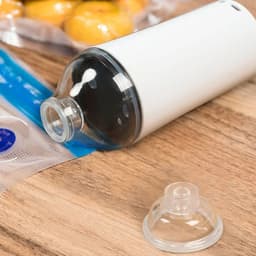 image-Reusable Vacuum Food Storage Zipper Bags Set Electric Handheld Vacuum Sealer Pump Sous Vide Bags USB Rechargeable BPA Free
