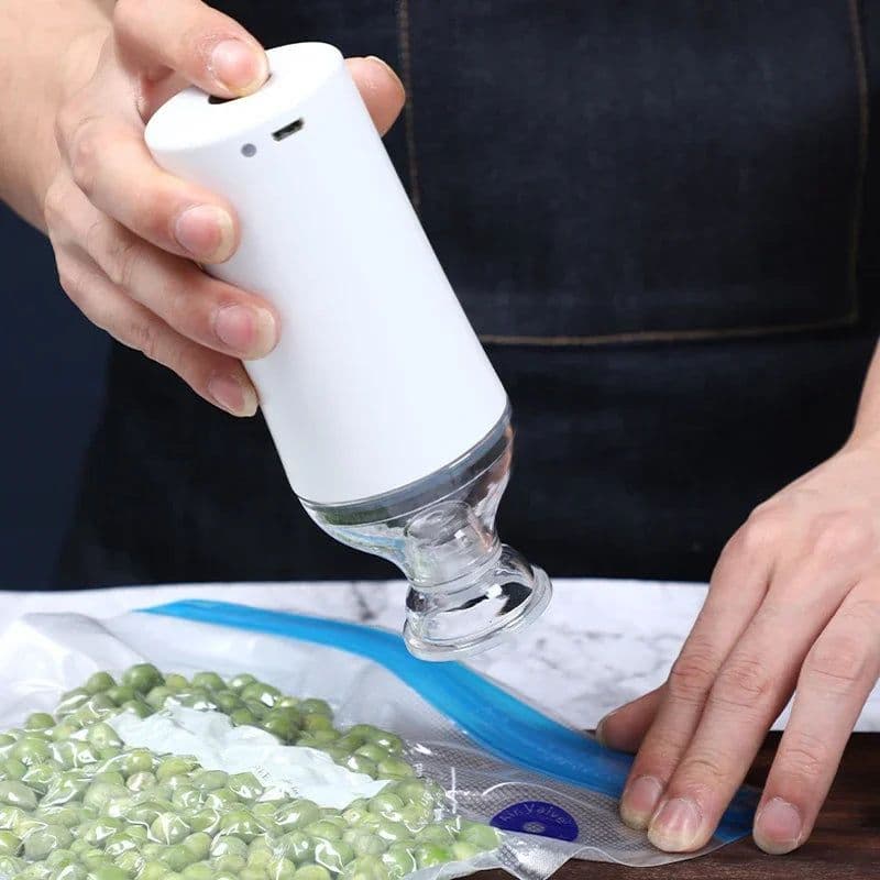 image-Reusable Vacuum Food Storage Zipper Bags Set Electric Handheld Vacuum Sealer Pump Sous Vide Bags USB Rechargeable BPA Free