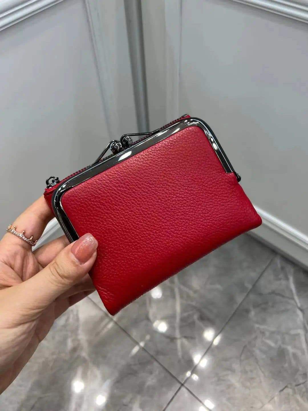 image-Coin Purse Genuine Leather Retro Handbag Short Wallet Women's Multifunctional Clip Zero Wallet Cowhide wallets Card holder